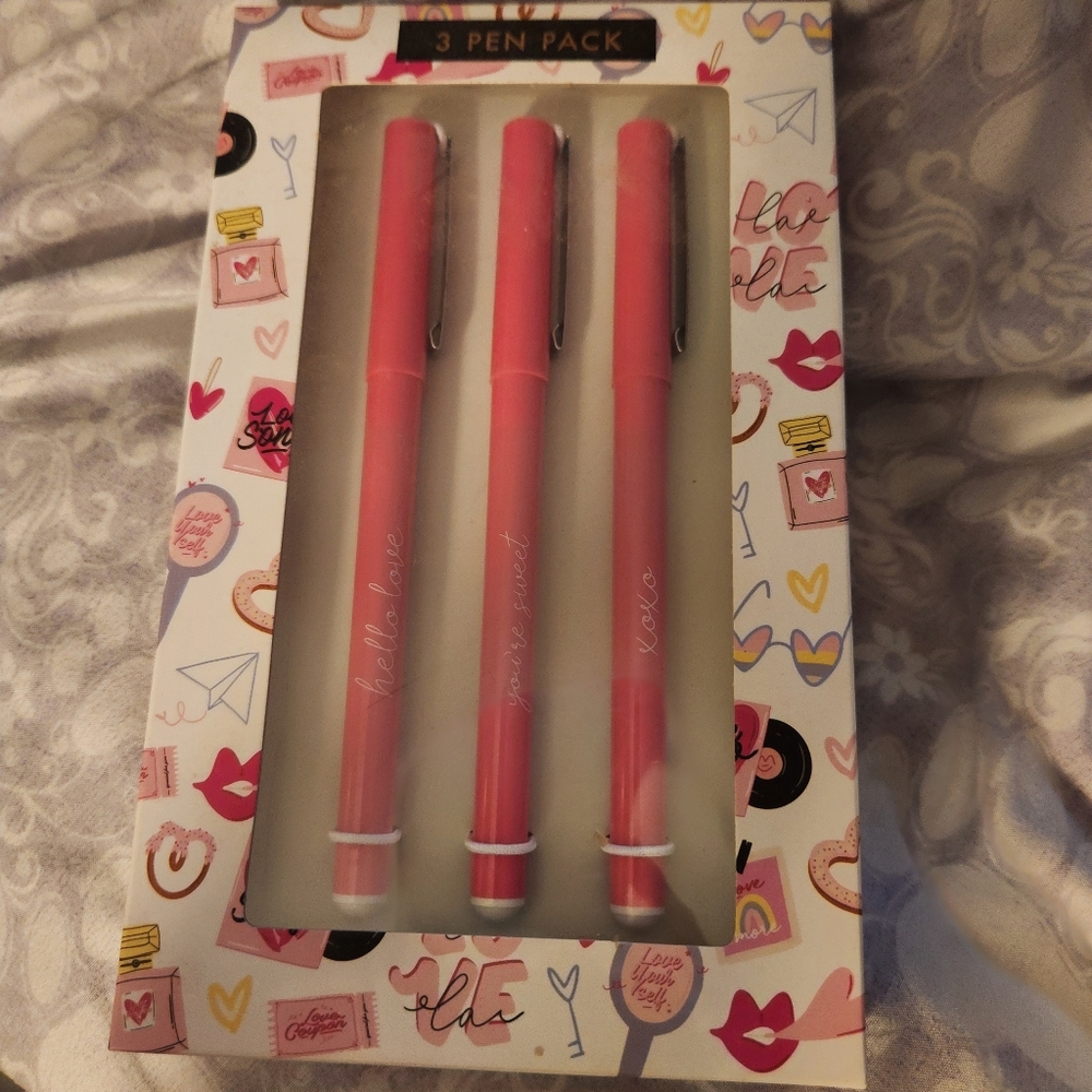 Oliver Smith & Co NWT Love Themed Set of 3 Pink Pens